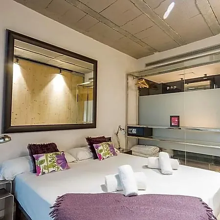 Sant Gervasi Apt. W/ Lovely Shared Terrace. *