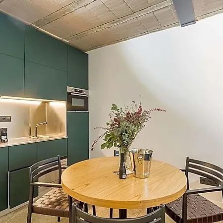 Sant Gervasi Apt. W/ Lovely Shared Terrace. *