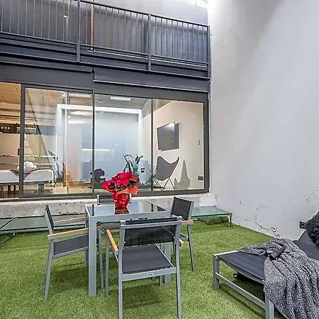 Sant Gervasi Apt. W/ Lovely Shared Terrace. Barcelona