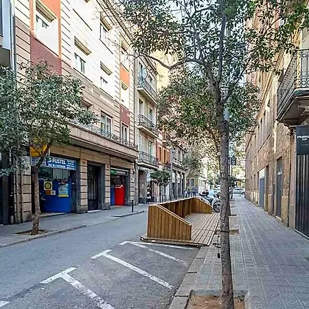 Sant Gervasi Apt. W/ Lovely Shared Terrace. * Barcelona
