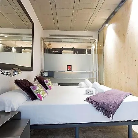 Sant Gervasi Apt. W/ Lovely Shared Terrace. Apartment