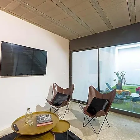 Sant Gervasi Apt. W/ Lovely Shared Terrace.