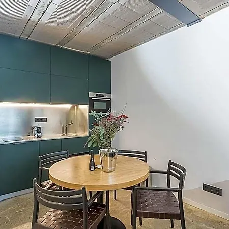 Sant Gervasi Apt. W/ Lovely Shared Terrace. Barcelona