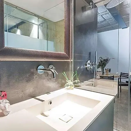 Apartment Sant Gervasi Apt. W/ Lovely Shared Terrace.