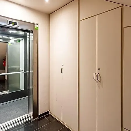 Otel Sant Gervasi Apt. W/ Lovely Shared Terrace.