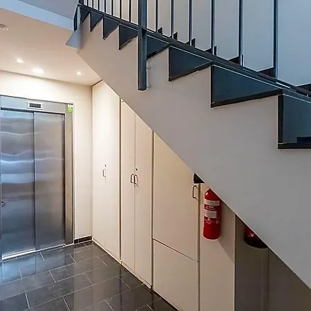 Apartment Sant Gervasi Apt. W/ Lovely Shared Terrace.