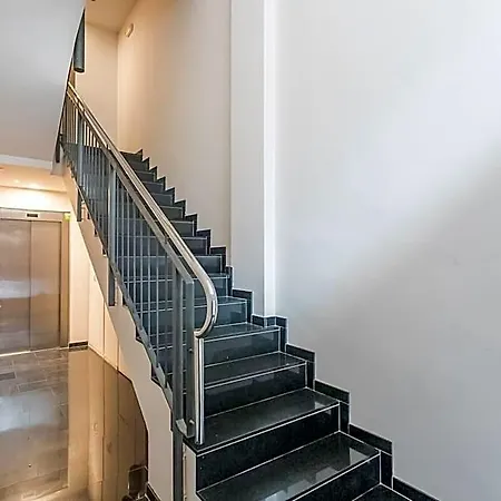 Sant Gervasi Apt. W/ Lovely Shared Terrace. *